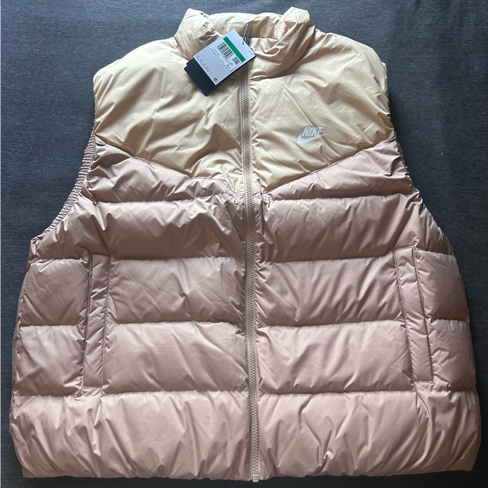 NIKE Women’s Sportswear Therma-Fit Windrunner